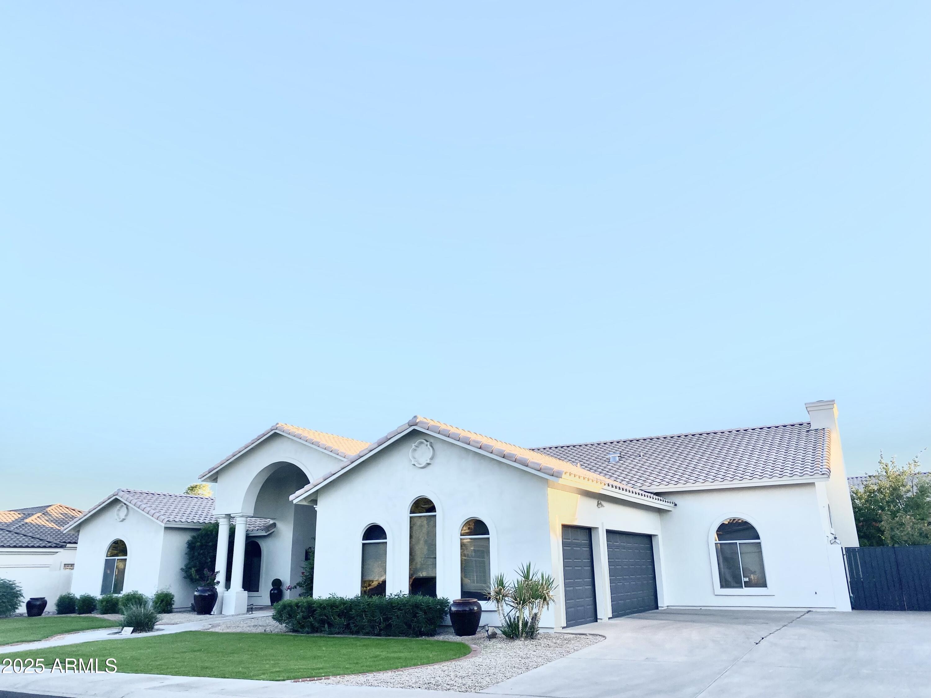 4551 East Cochise Road Phoenix, AZ 85028 - Photo 40 of 43 a view of house and outdoor space