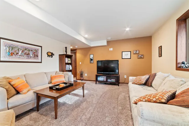 $624,900 | 5474 Jade Lane, Mountain Iron, MN 55768