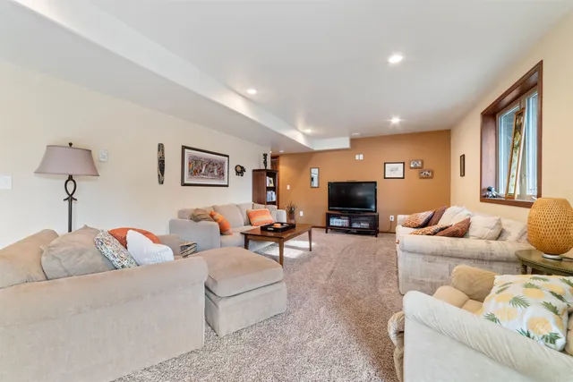 $624,900 | 5474 Jade Lane, Mountain Iron, MN 55768