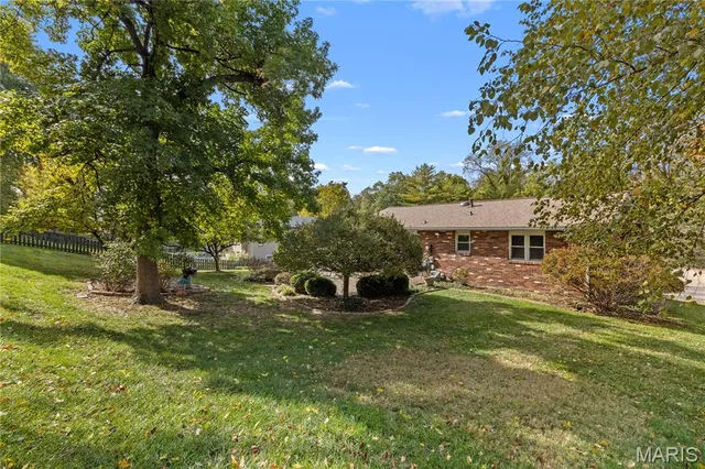 $299,500 | 63 Glendale Drive, Glen Carbon, IL 62034