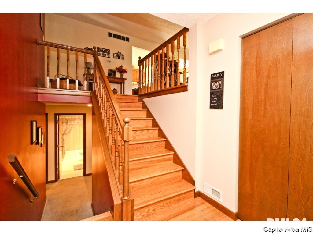 2724 Cheshire Road Springfield, IL 62703 - Photo 12 of 36