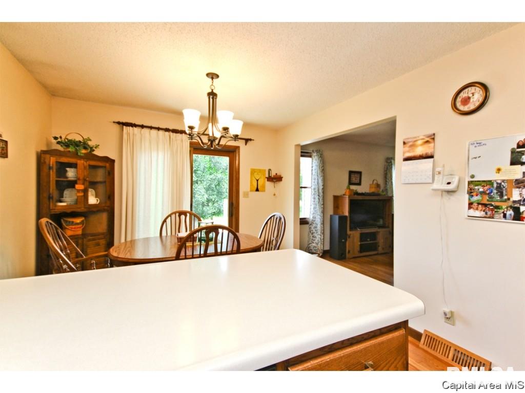 2724 Cheshire Road Springfield, IL 62703 - Photo 13 of 36