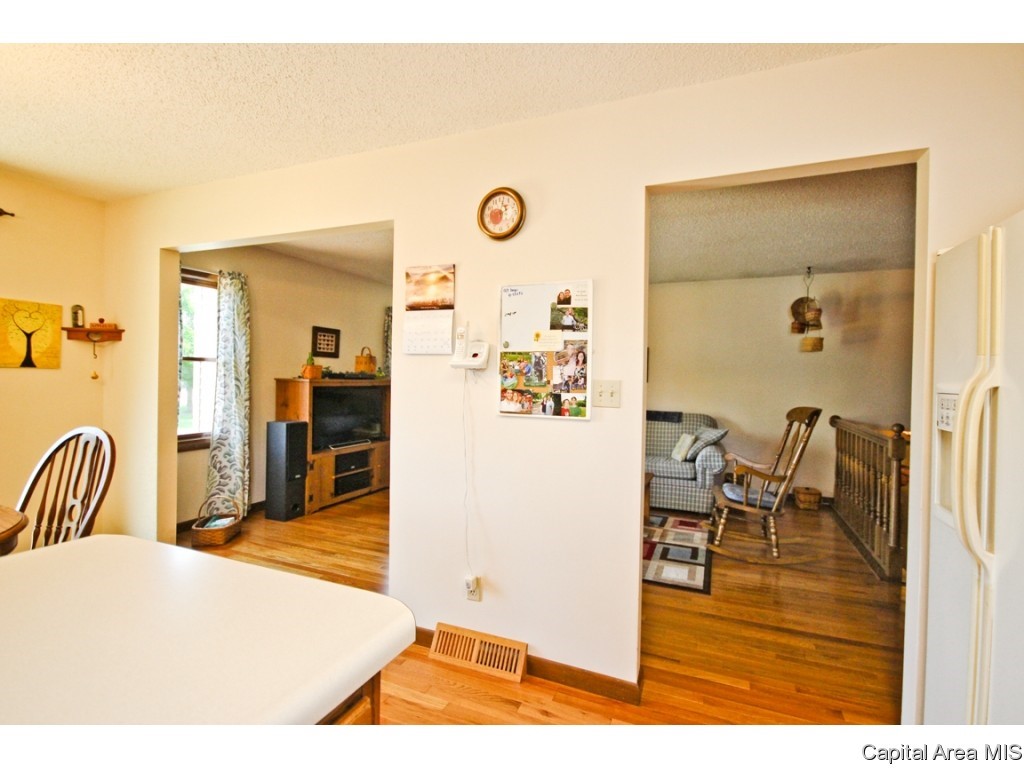 2724 Cheshire Road Springfield, IL 62703 - Photo 15 of 36