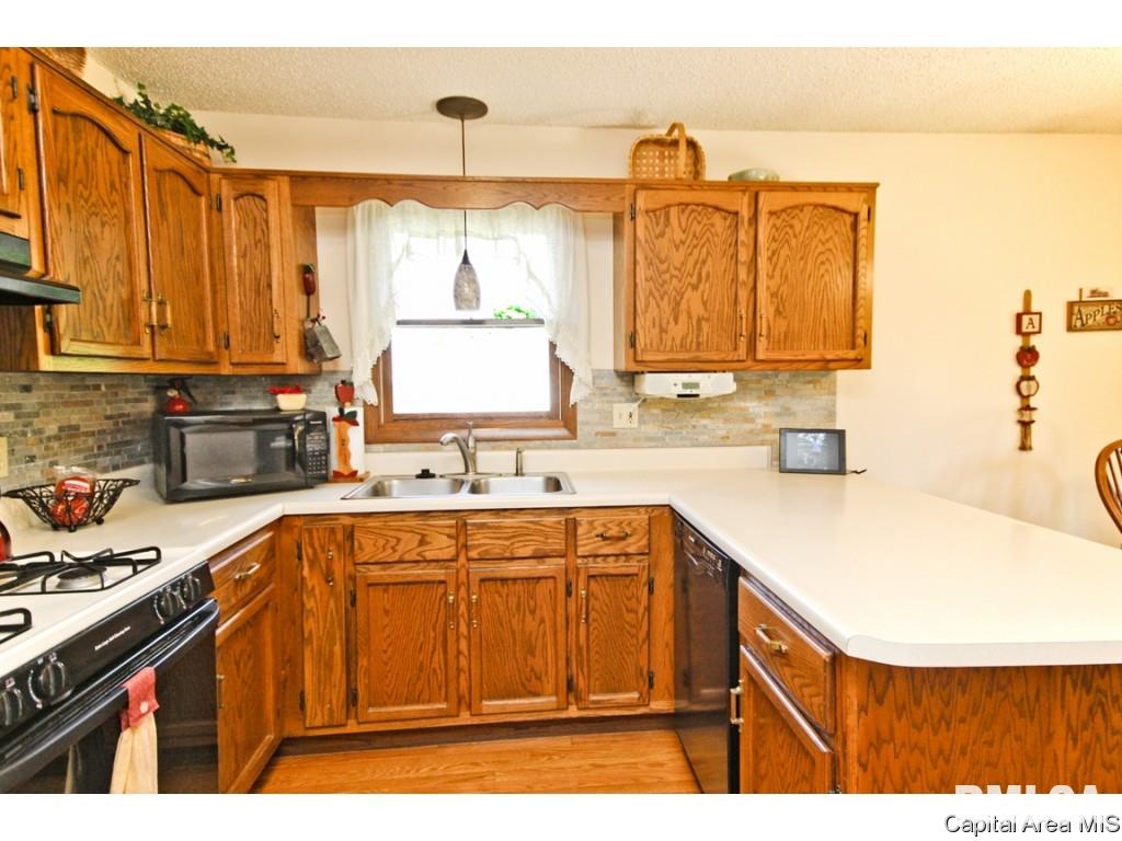 2724 Cheshire Road Springfield, IL 62703 - Photo 16 of 36