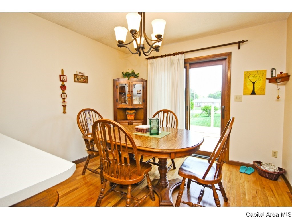 2724 Cheshire Road Springfield, IL 62703 - Photo 17 of 36