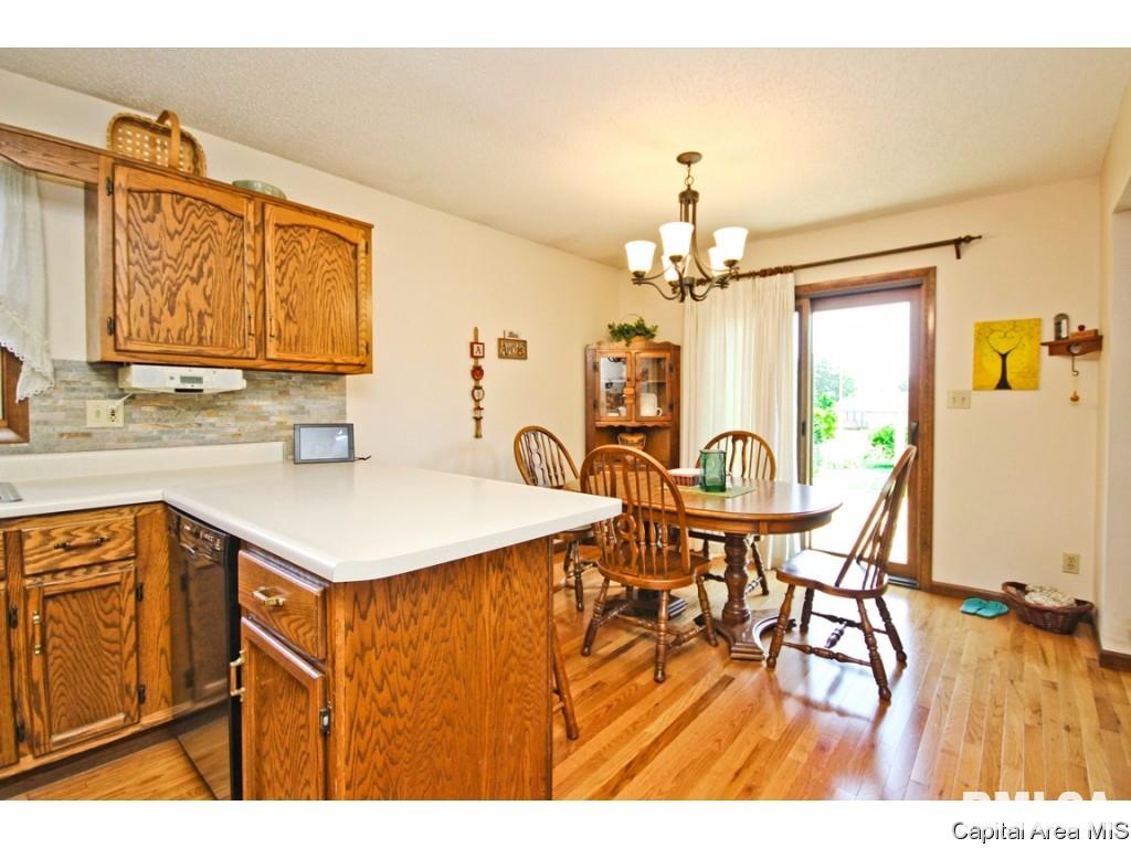 2724 Cheshire Road Springfield, IL 62703 - Photo 18 of 36