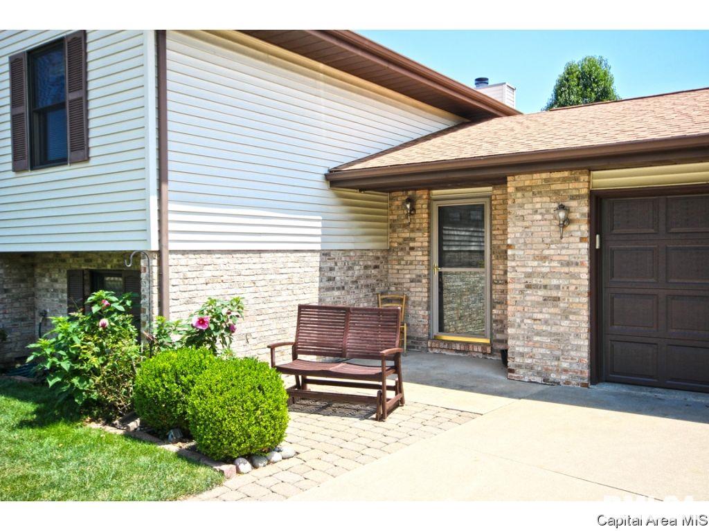 2724 Cheshire Road Springfield, IL 62703 - Photo 2 of 36
