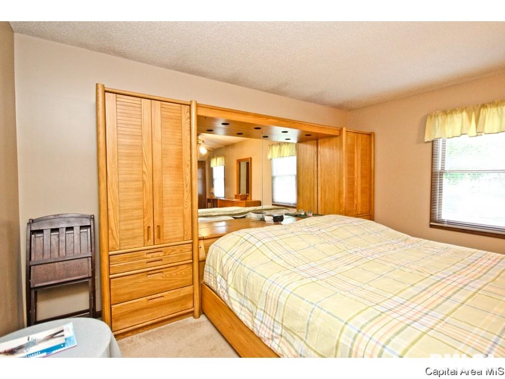 2724 Cheshire Road Springfield, IL 62703 - Photo 21 of 36