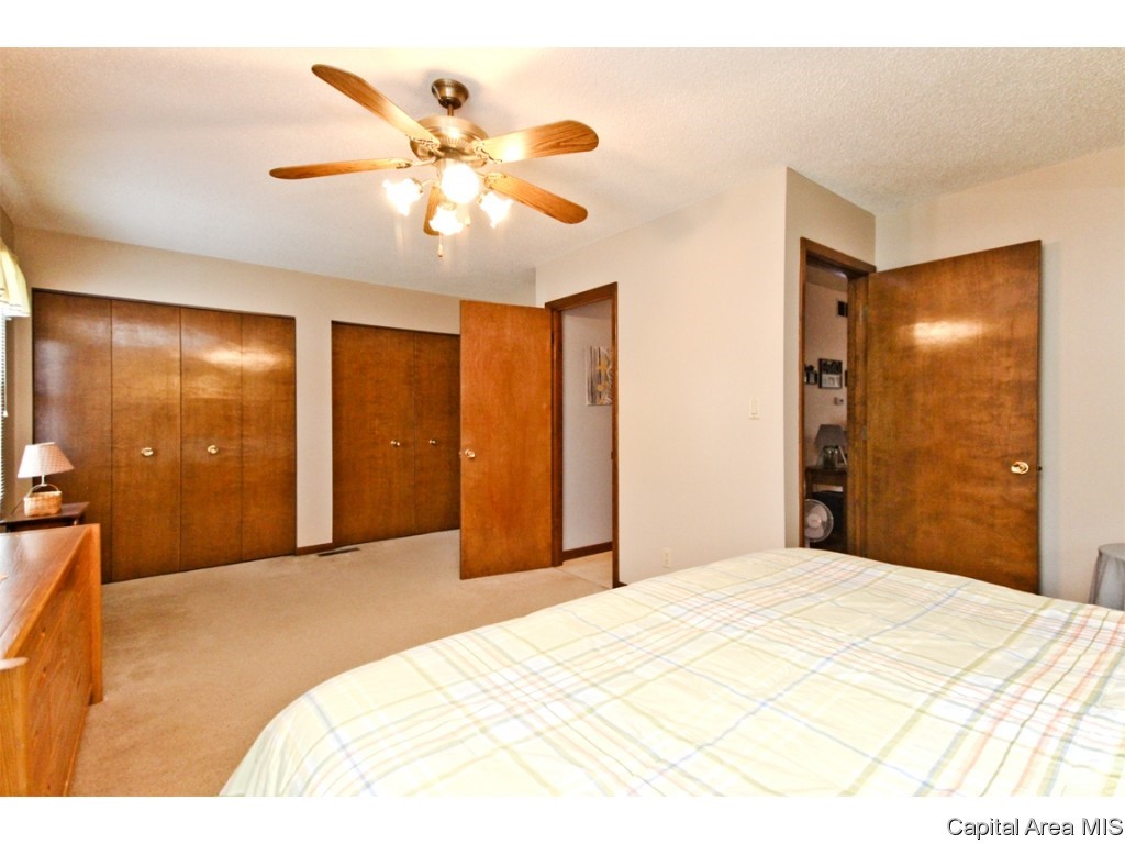 2724 Cheshire Road Springfield, IL 62703 - Photo 23 of 36