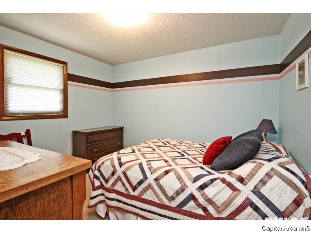 2724 Cheshire Road Springfield, IL 62703 - Photo 25 of 36