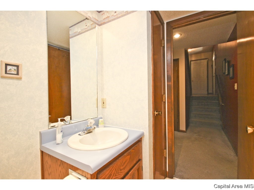 2724 Cheshire Road Springfield, IL 62703 - Photo 30 of 36