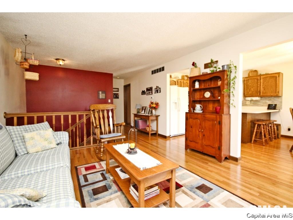 2724 Cheshire Road Springfield, IL 62703 - Photo 3 of 36