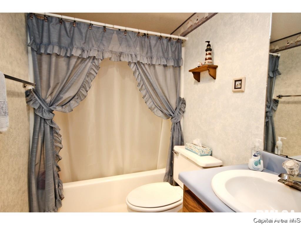 2724 Cheshire Road Springfield, IL 62703 - Photo 31 of 36