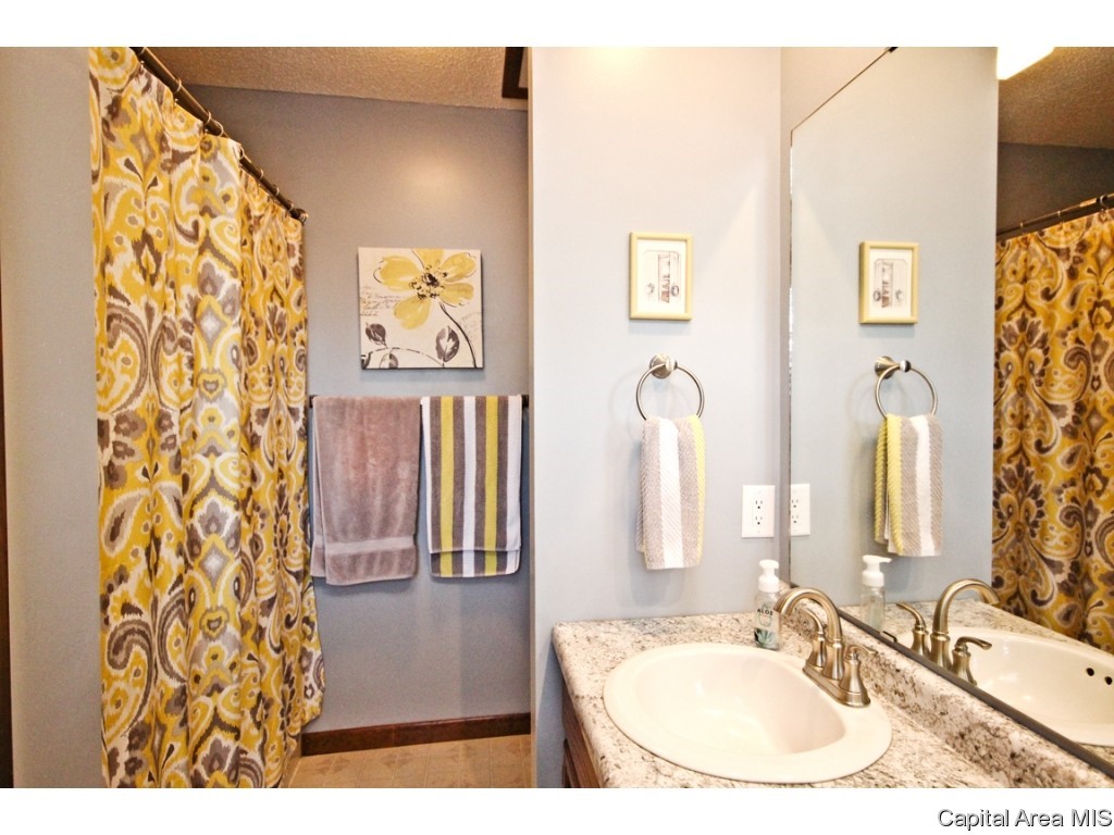 2724 Cheshire Road Springfield, IL 62703 - Photo 33 of 36