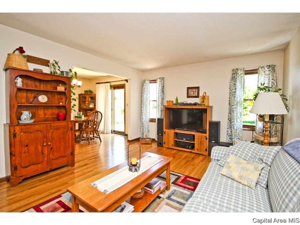 2724 Cheshire Road Springfield, IL 62703 - Photo 5 of 36