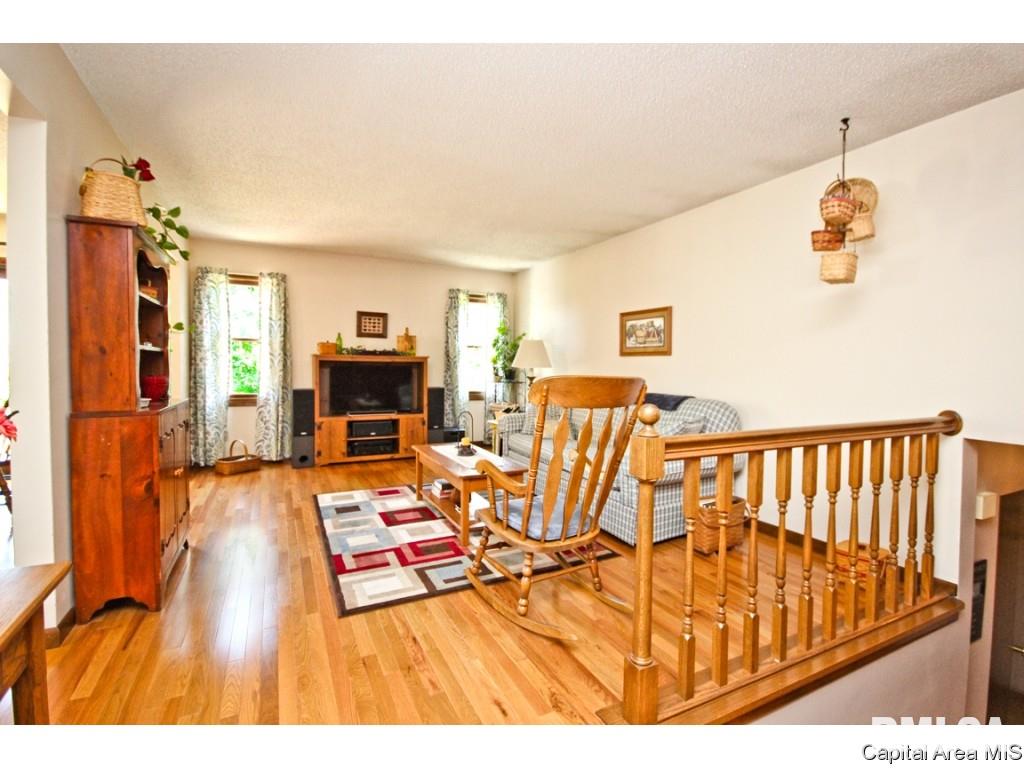 2724 Cheshire Road Springfield, IL 62703 - Photo 6 of 36