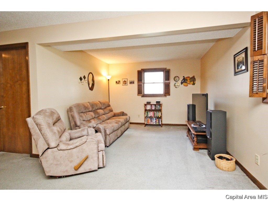 2724 Cheshire Road Springfield, IL 62703 - Photo 7 of 36