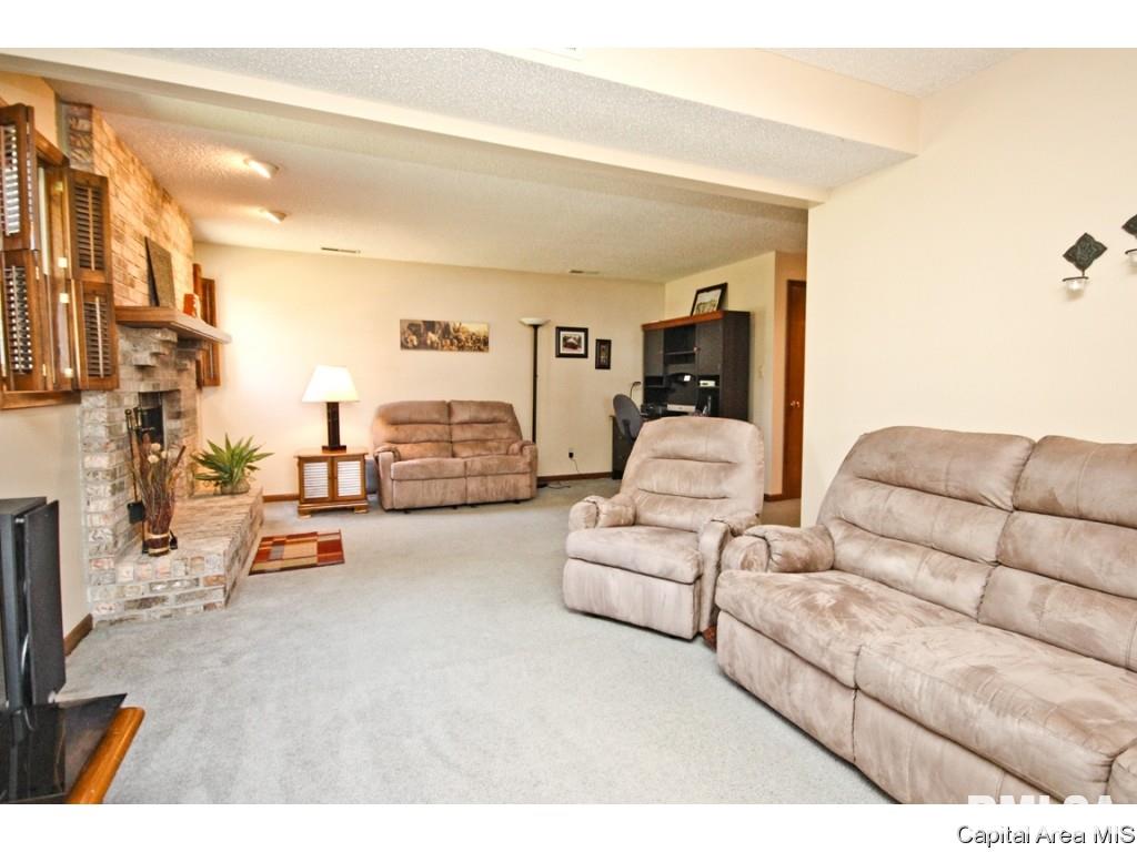2724 Cheshire Road Springfield, IL 62703 - Photo 8 of 36