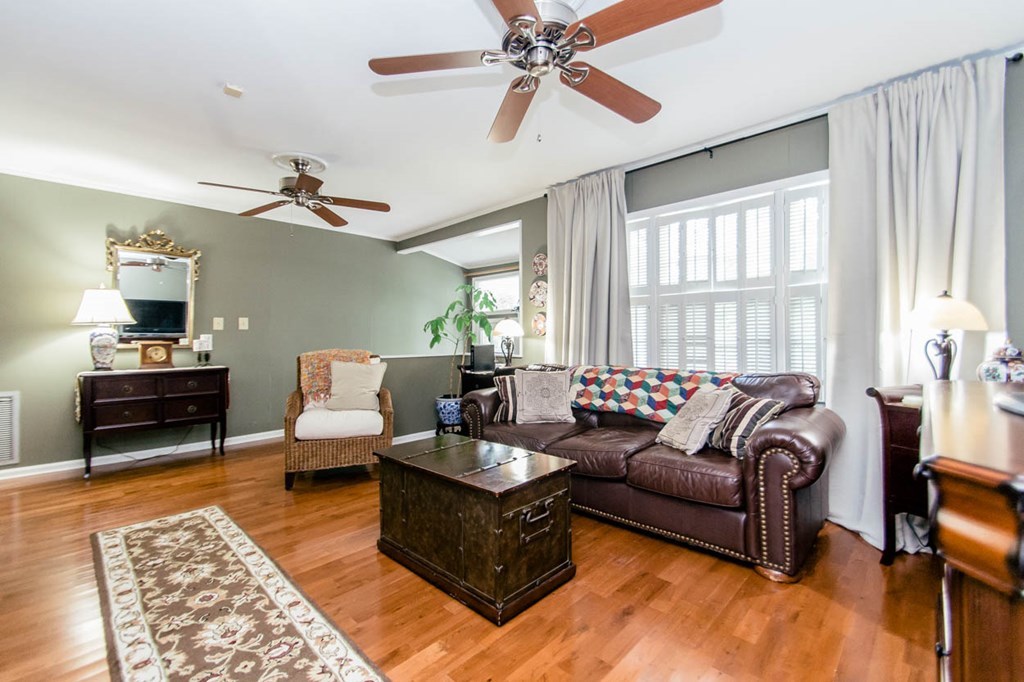 652 Bass Road Macon, GA 31210 - Photo 4 of 25 a living room with furniture