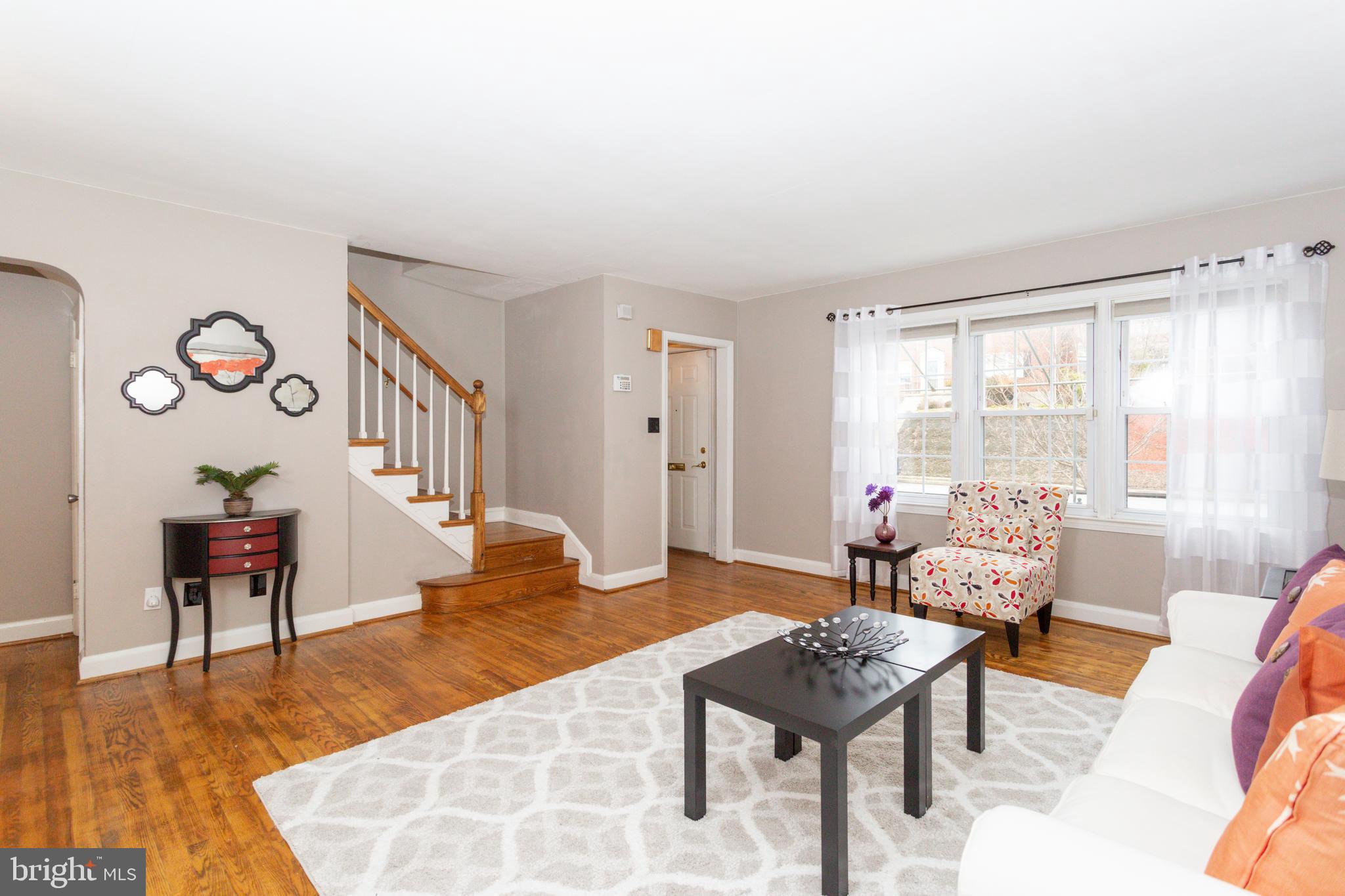 8133 Glen Gary Road Towson, MD 21286 - Photo 2 of 27 Living Room
