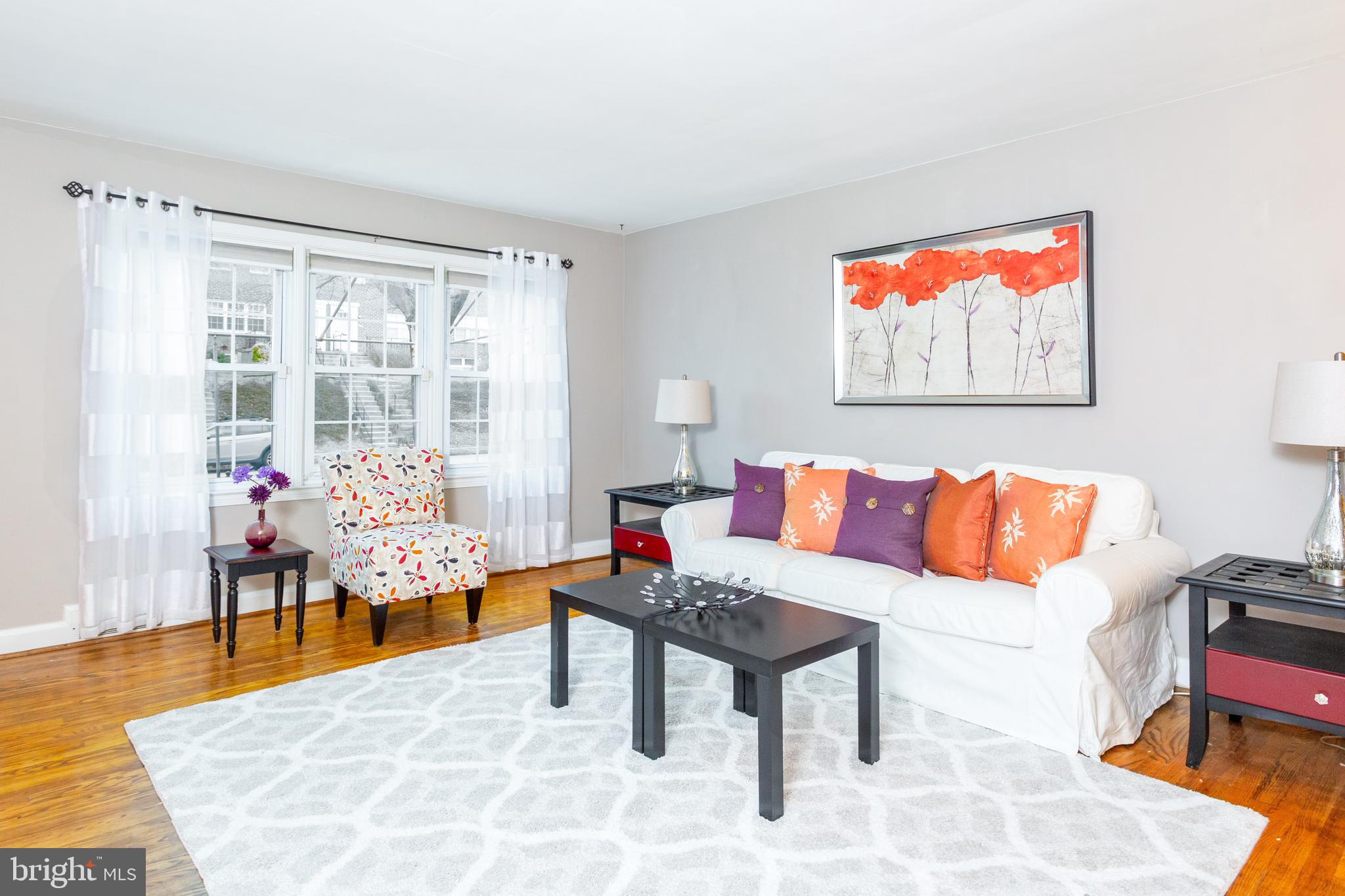 8133 Glen Gary Road Towson, MD 21286 - Photo 5 of 27 Great Natural Light