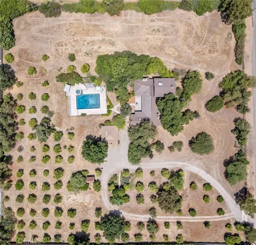 a view of a lake in middle of a city