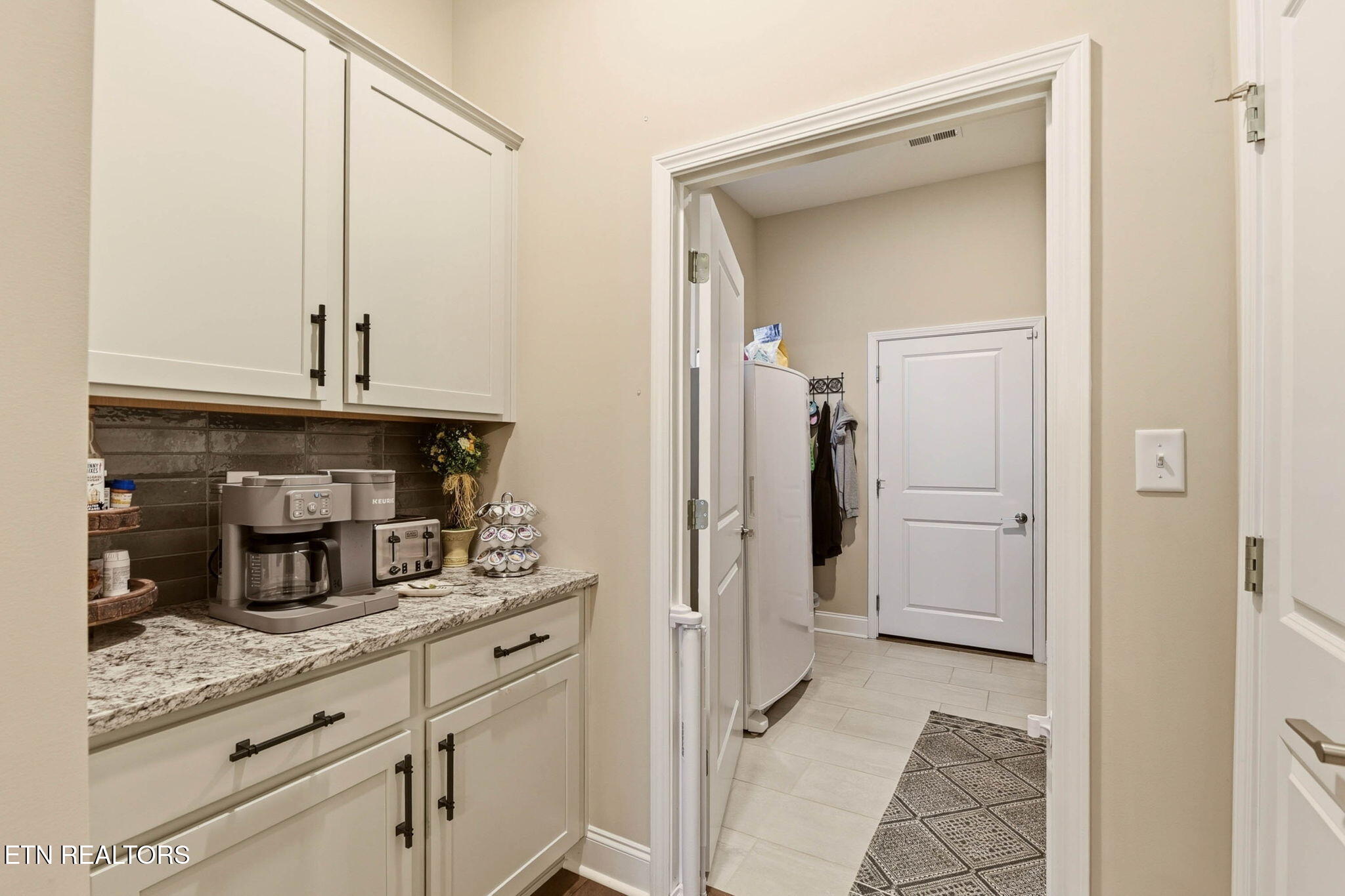 12142 Signal View Road Knoxville, TN 37932 - Photo 17 of 48 17-web-or-mls-SgnlVw12142 (101)