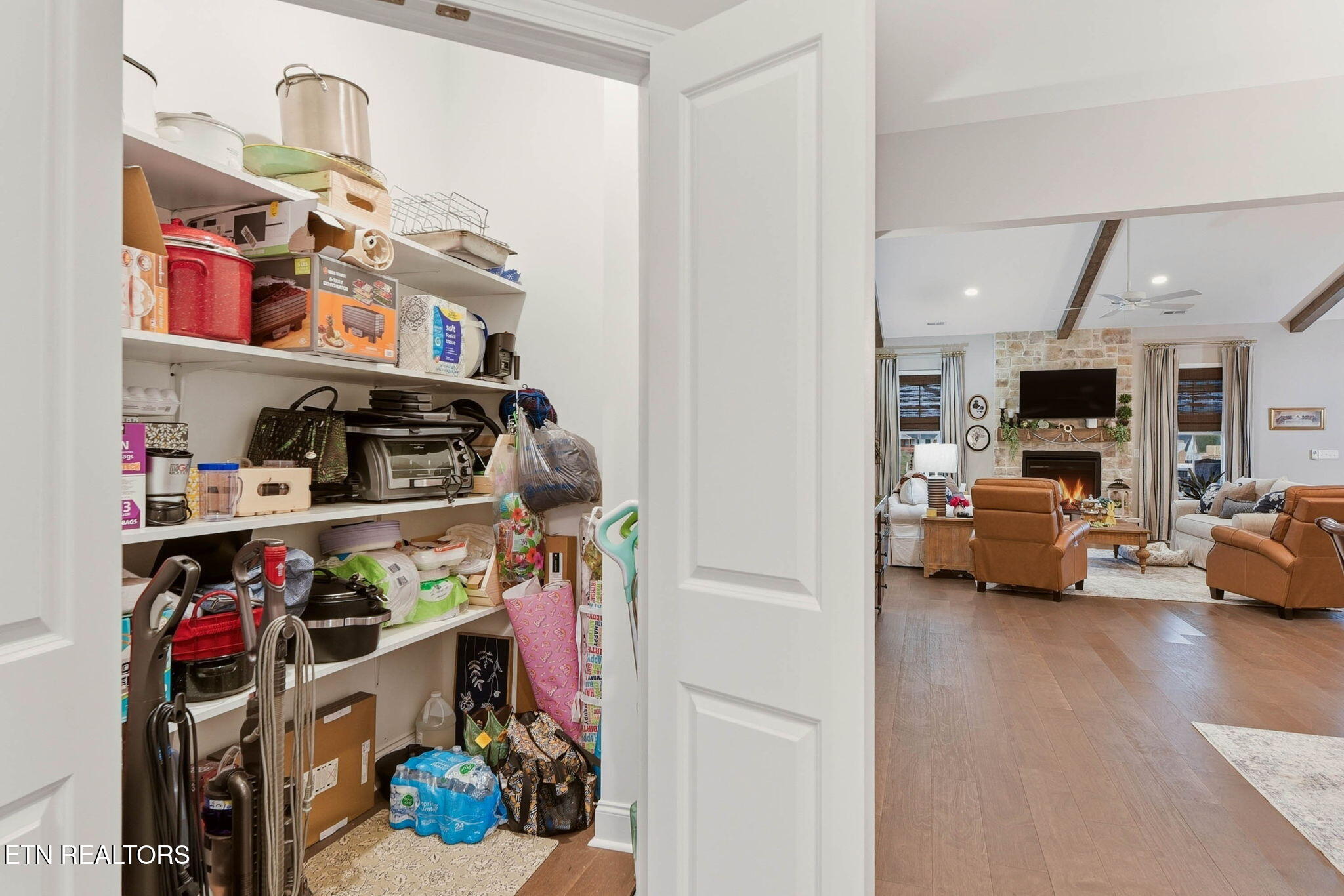 12142 Signal View Road Knoxville, TN 37932 - Photo 20 of 48 20-web-or-mls-SgnlVw12142 (98)_with_fire