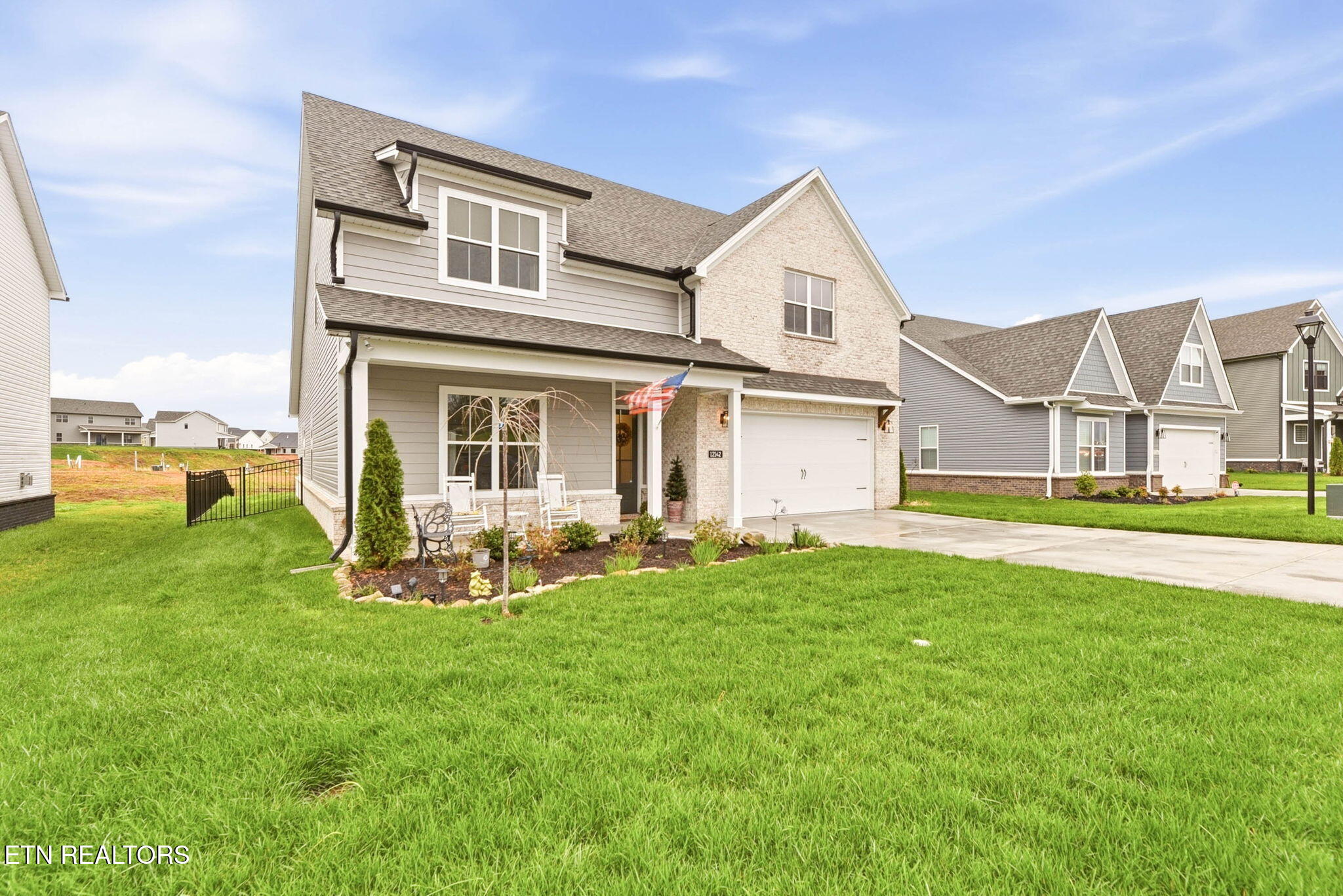 12142 Signal View Road Knoxville, TN 37932 - Photo 2 of 48 2-web-or-mls-SgnlVw12142 (26)