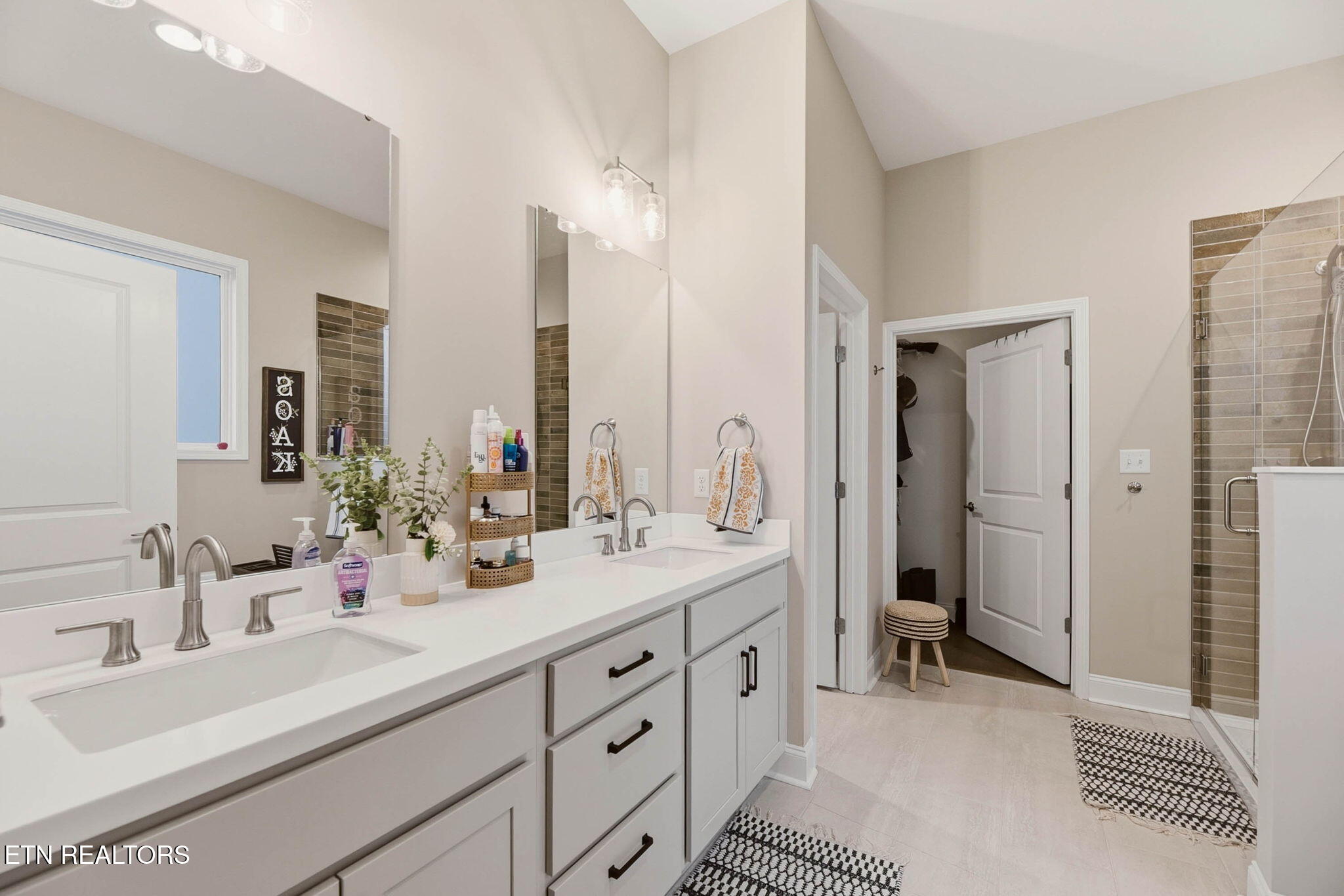 12142 Signal View Road Knoxville, TN 37932 - Photo 23 of 48 23-web-or-mls-SgnlVw12142 (56)