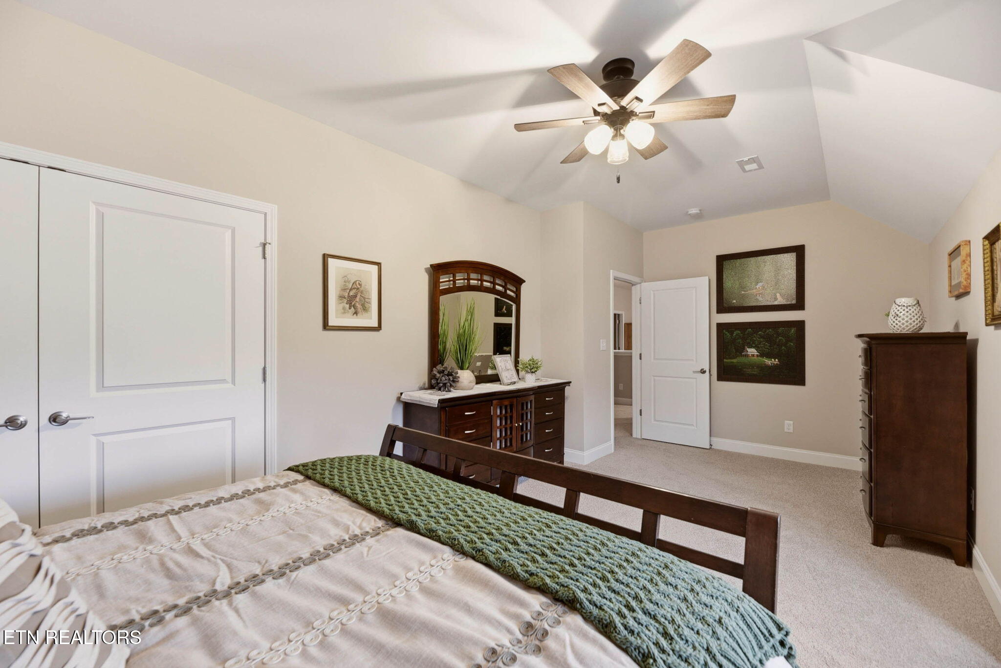 12142 Signal View Road Knoxville, TN 37932 - Photo 35 of 48 35-web-or-mls-SgnlVw12142 (128)