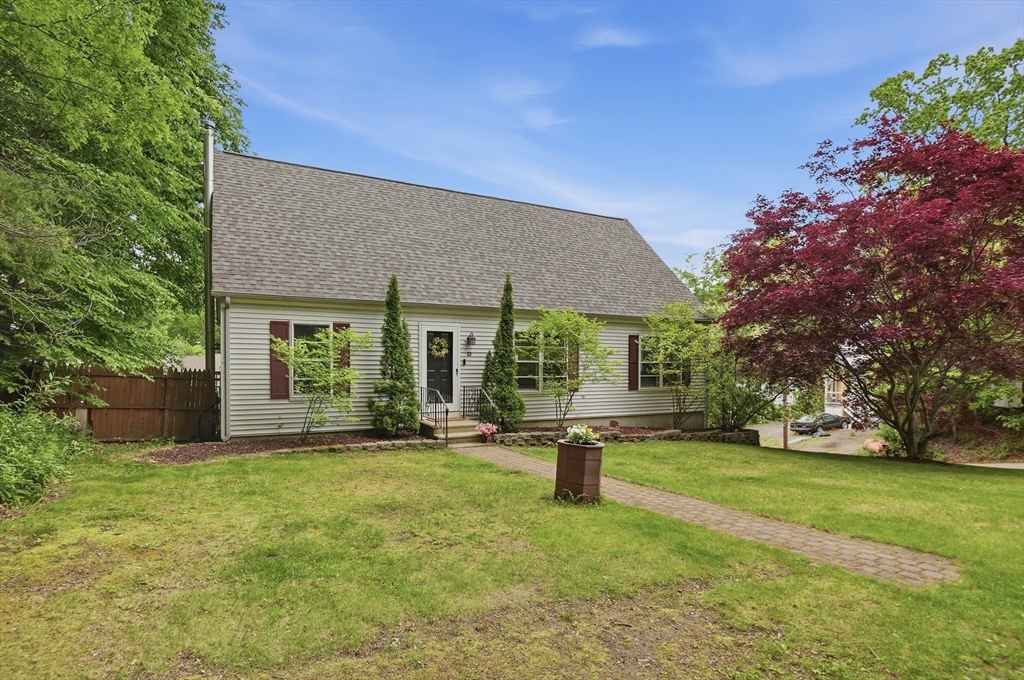 23 Oakmont Street Webster, MA 01570 - Photo 2 of 40
