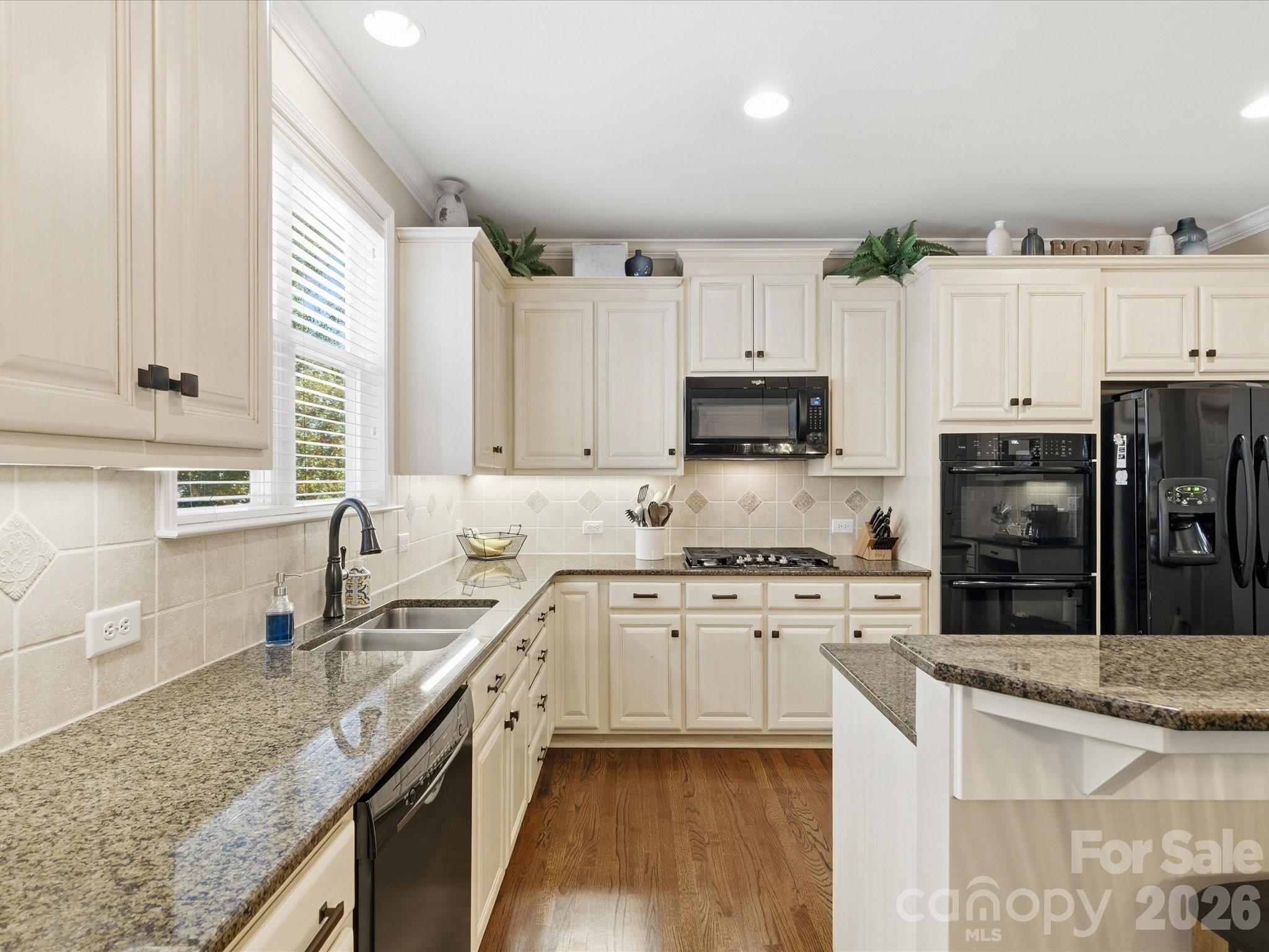 6318 Riverside Oaks Drive Huntersville, NC 28078 - Photo 20 of 48 a kitchen with stainless steel appliances granite countertop a sink stove and refrigerator