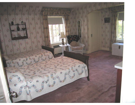 33 Manor House Road Newton, MA 02459 - Photo 20 of 27 a bedroom with a bed and a couch