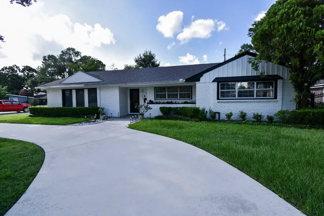 $699,000 | 5666 Overbrook Lane, Houston, TX 77056