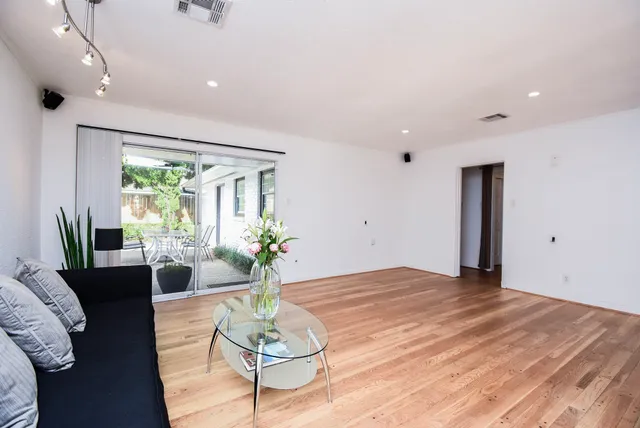 $699,000 | 5666 Overbrook Lane, Houston, TX 77056