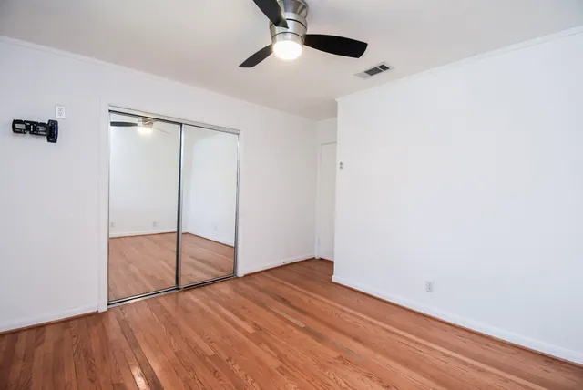 $699,000 | 5666 Overbrook Lane, Houston, TX 77056