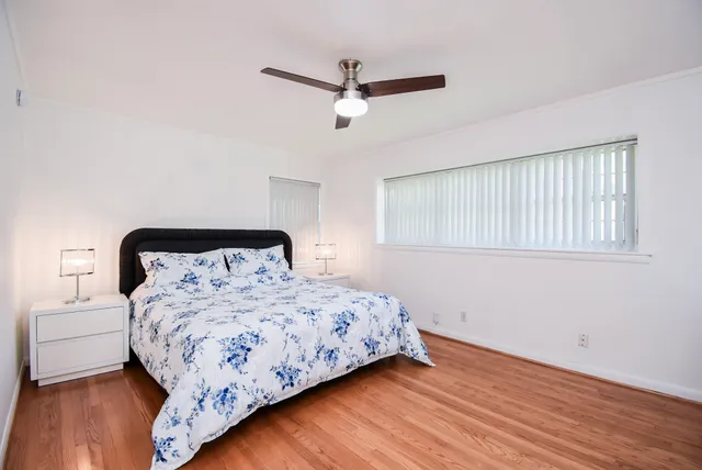 $699,000 | 5666 Overbrook Lane, Houston, TX 77056