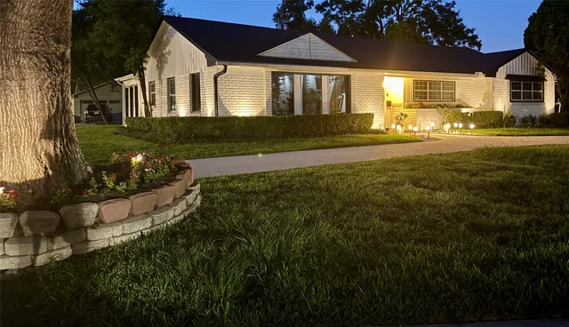 $699,000 | 5666 Overbrook Lane, Houston, TX 77056