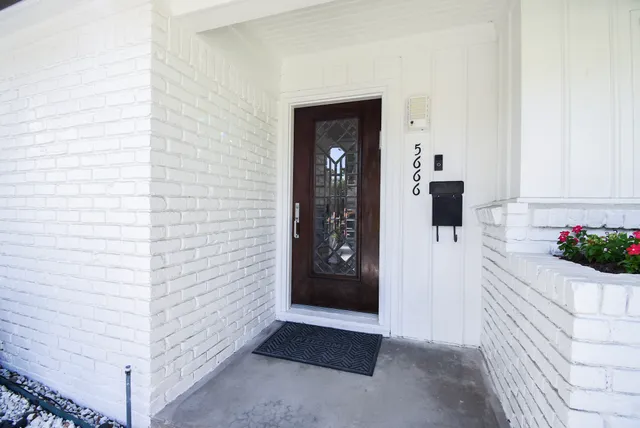 $699,000 | 5666 Overbrook Lane, Houston, TX 77056