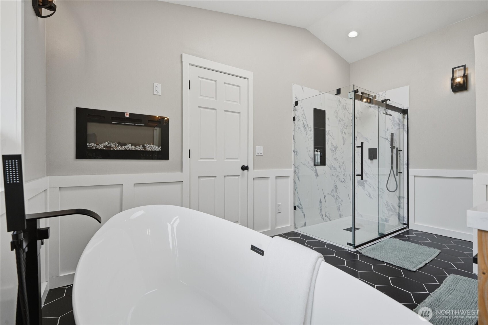 6317 Crescent Beach Road Northwest Vaughn, WA 98394 - Photo 14 of 40