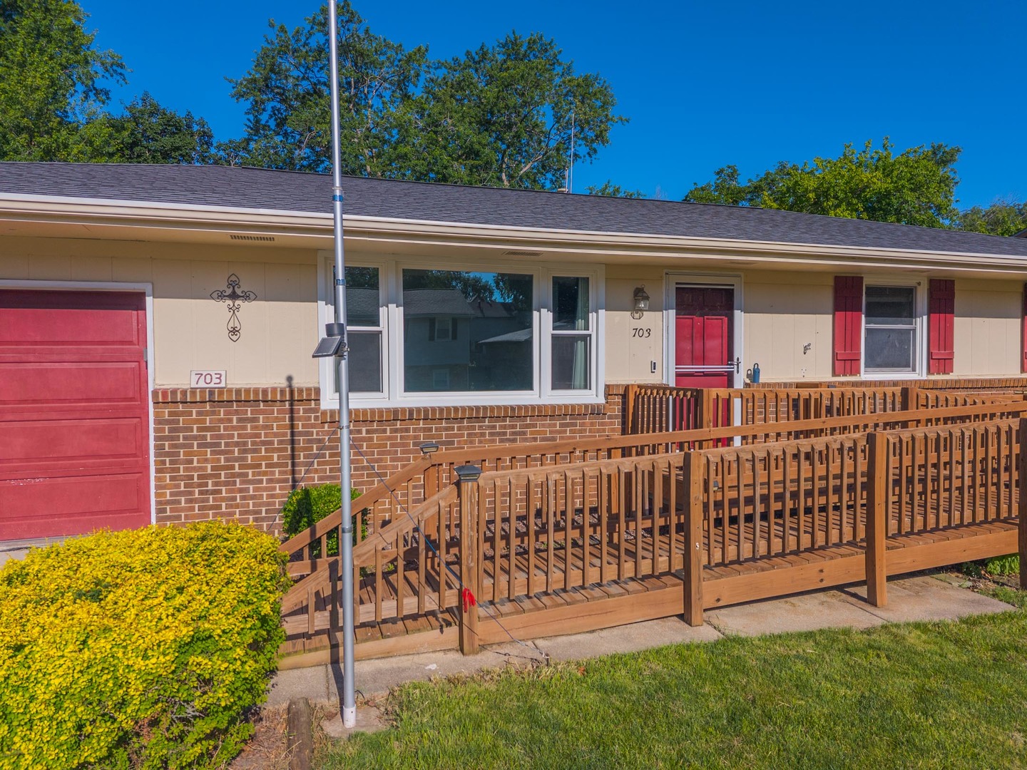 703 Lara Road Normal, IL 61761 - Photo 3 of 47