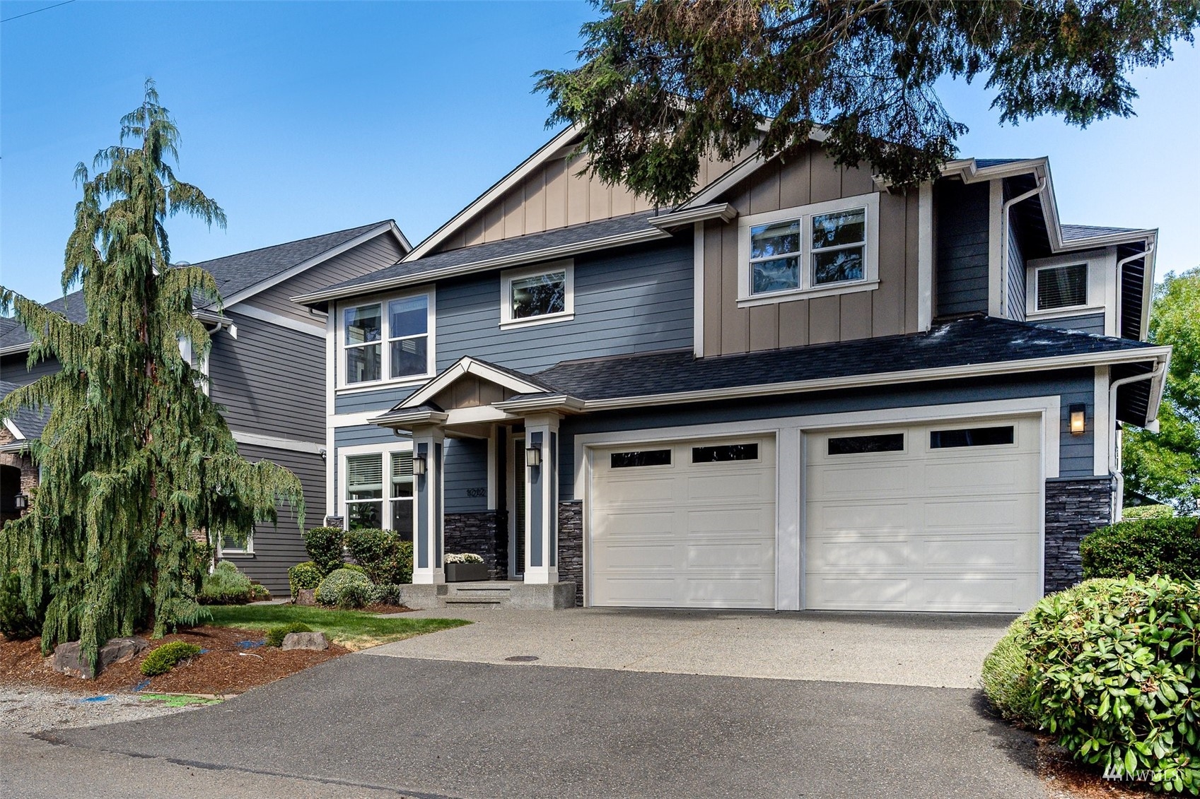 1012 North 29th Street Renton, WA 98056 - Photo 1 of 40 a front view of a house with garden