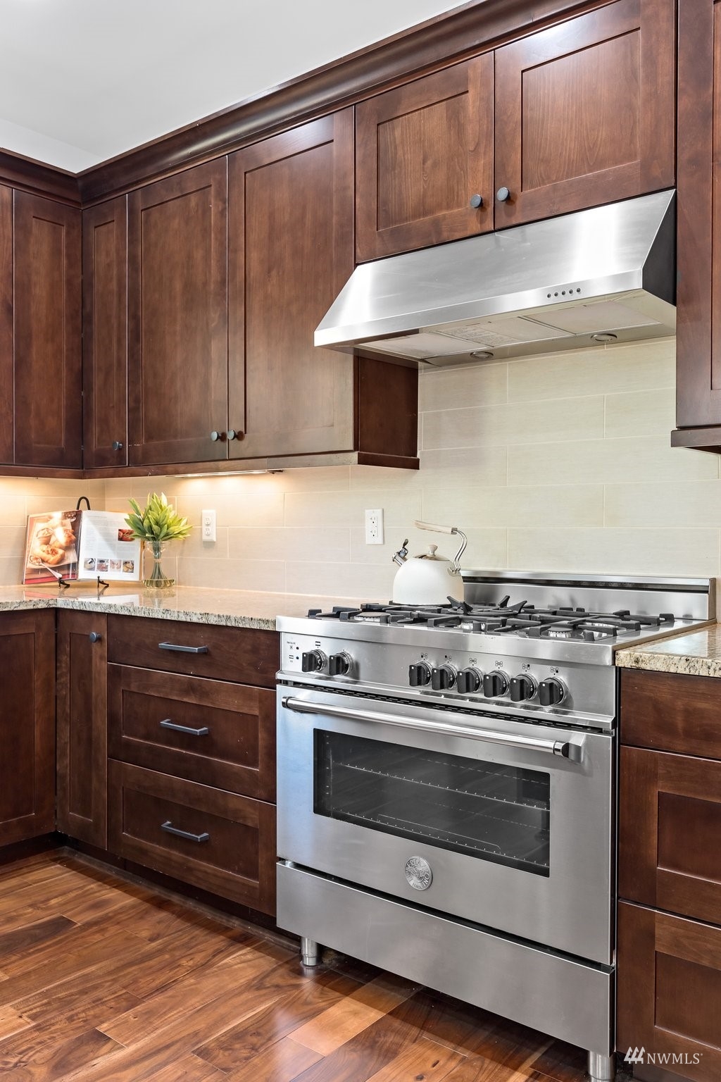 1012 North 29th Street Renton, WA 98056 - Photo 15 of 40 a kitchen with granite countertop a stove and a cabinets