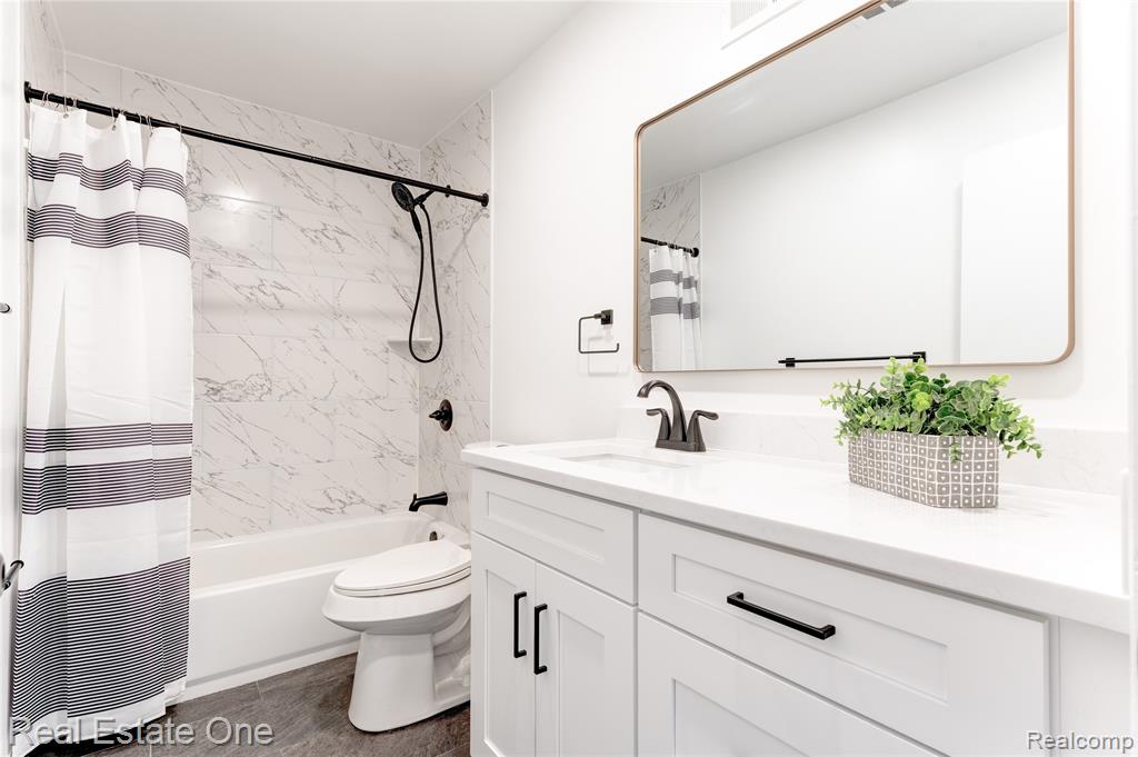 801 West Long Lake Road, Unit 4 Bloomfield Hills, MI 48302 - Photo 14 of 22