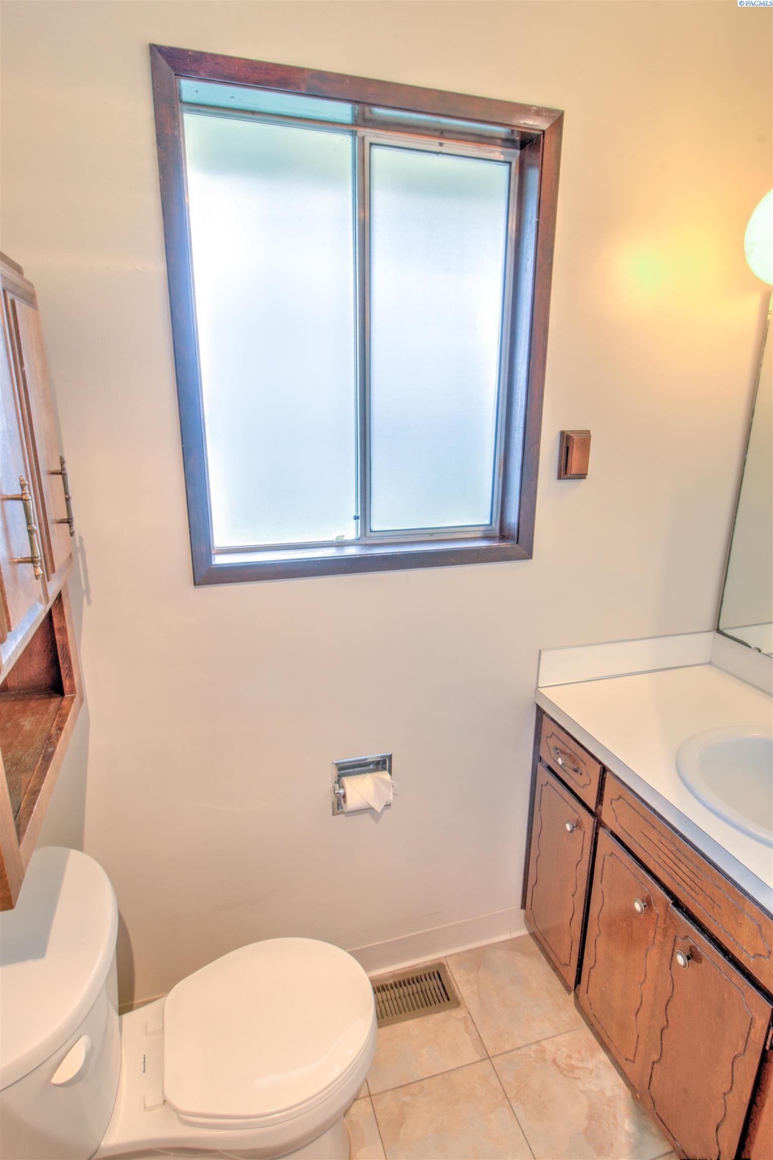 808 North Reed Place Kennewick, WA 99336 - Photo 12 of 27 Gallery Image 12