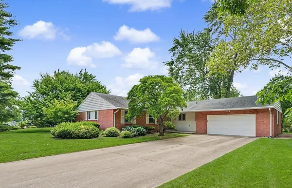 $363,600 | 1713 Lynwood Drive, Champaign, IL 61821