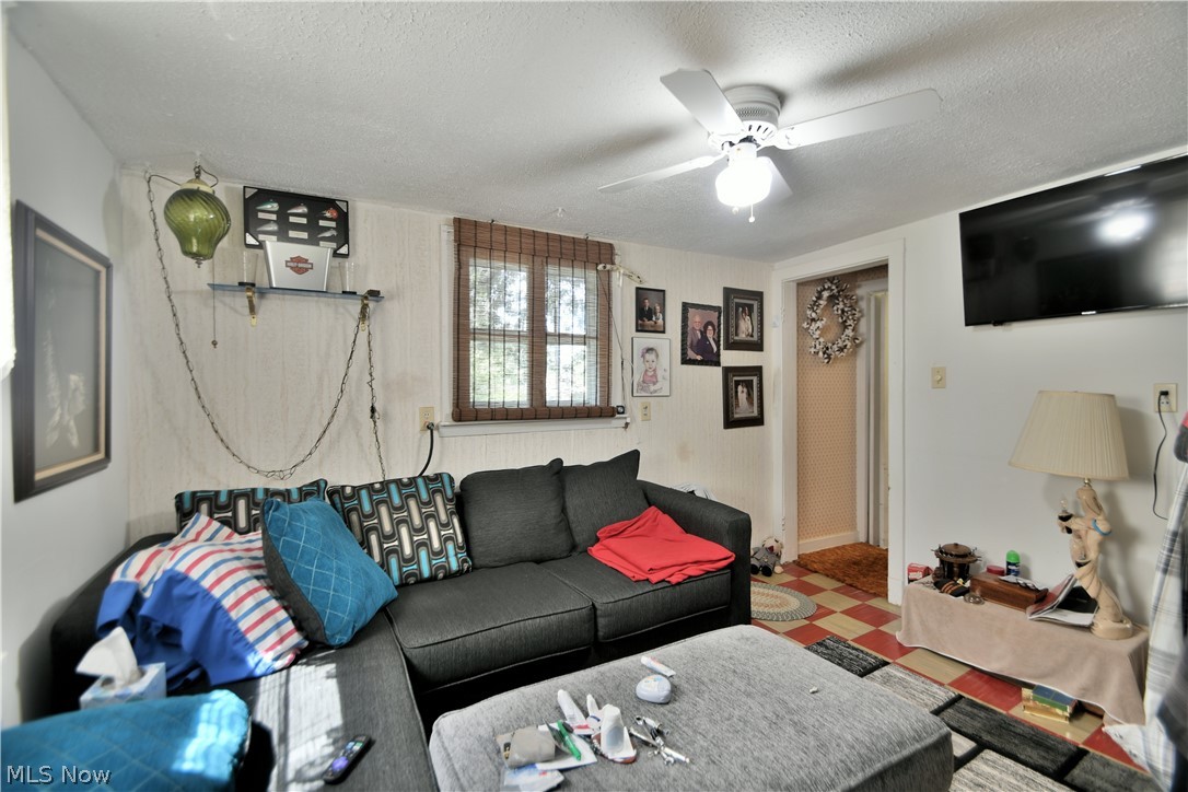 3903 Snow Road Cleveland, OH 44134 - Photo 15 of 26