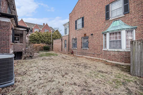 $979,000 | 4959 South Greenwood Avenue, Chicago, IL 60615