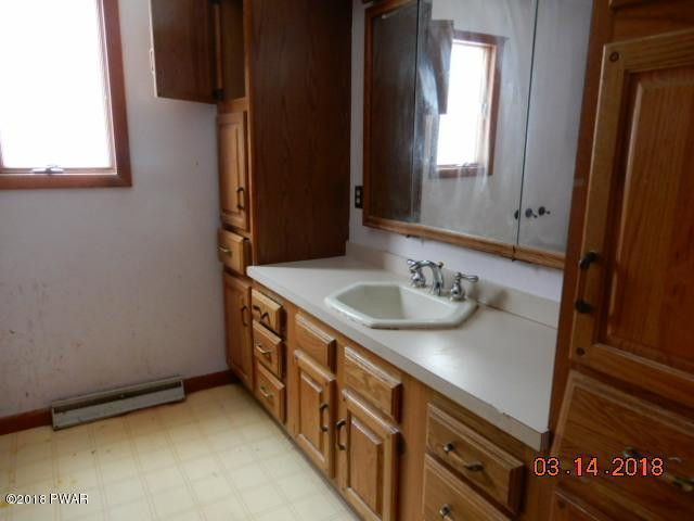526 Lake Road Hawley, PA 18428 - Photo 5 of 8